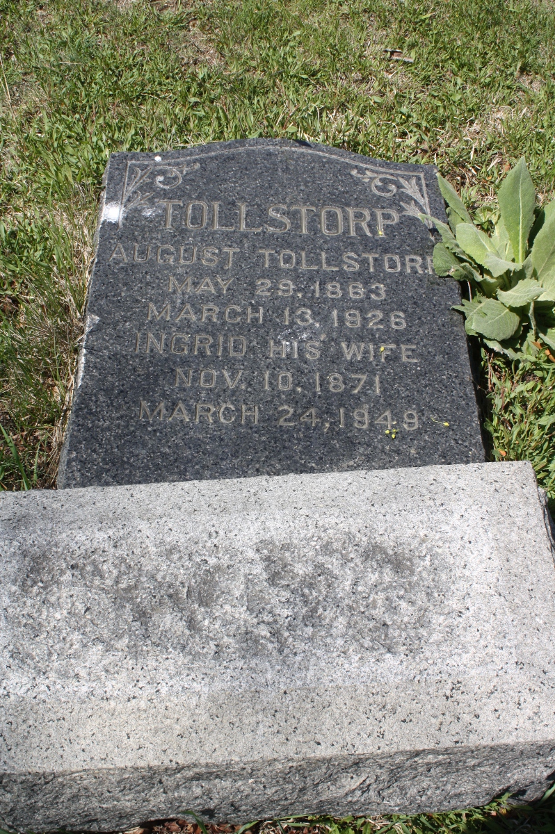 Gravsten August och Ingrid Tollstorp